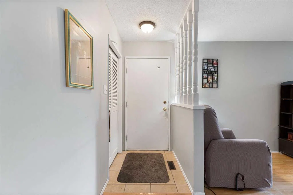 620 Aboyne Crescent NE, Calgary — photo 4 of 49