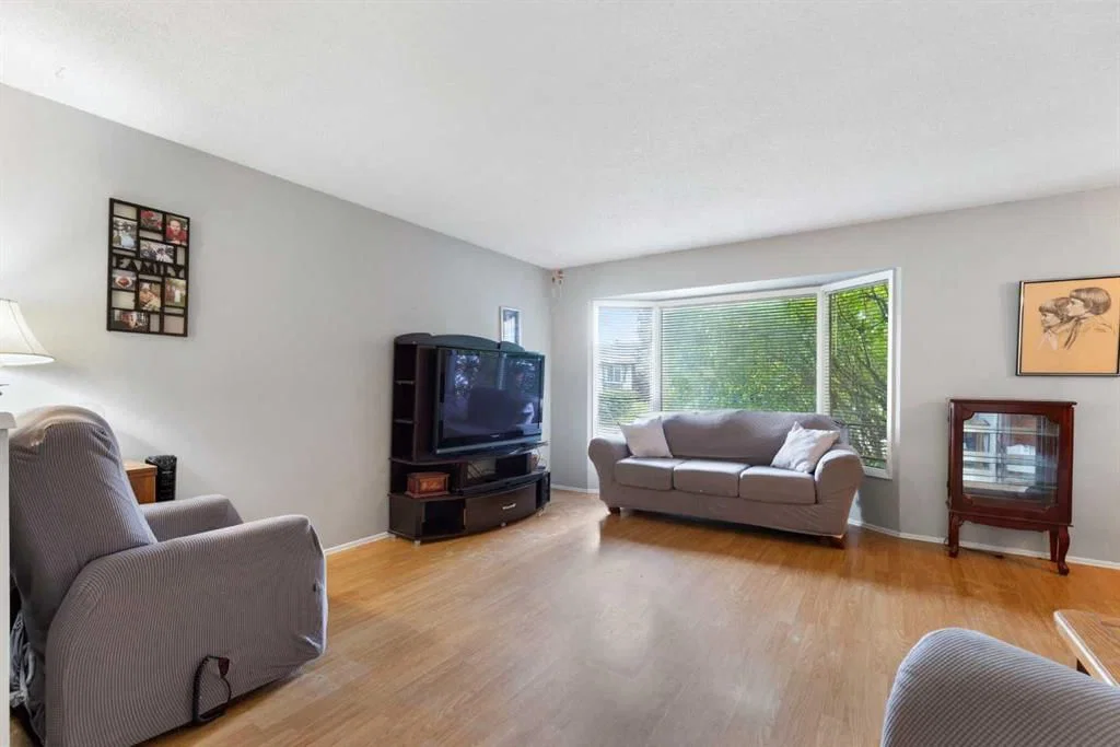 620 Aboyne Crescent NE, Calgary — photo 5 of 49