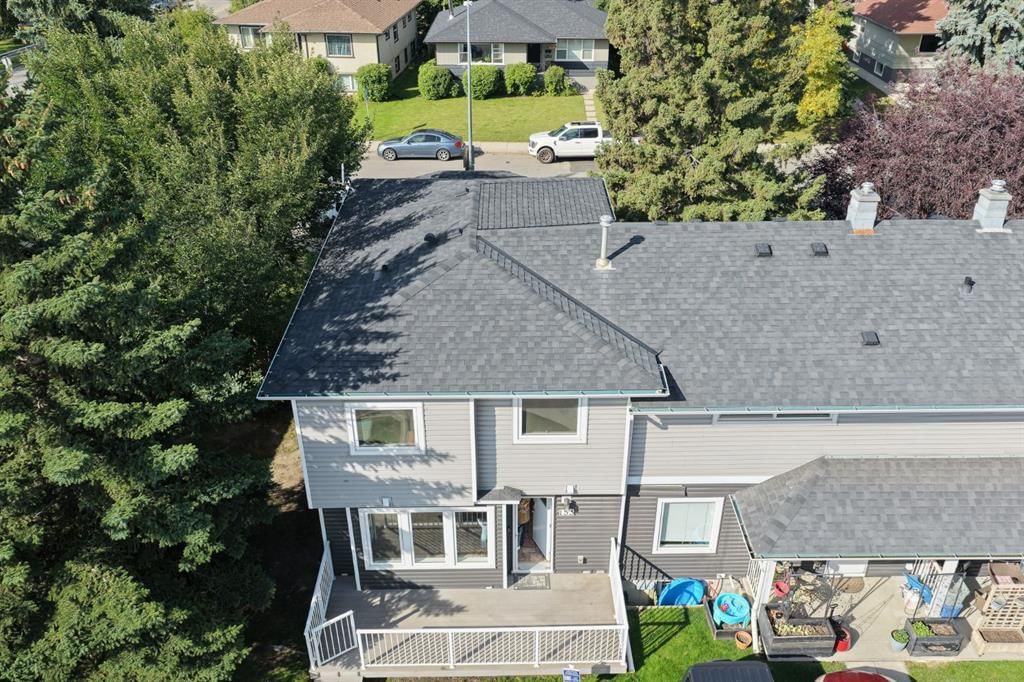 155 Regal Park NE, Calgary — photo 2 of 34