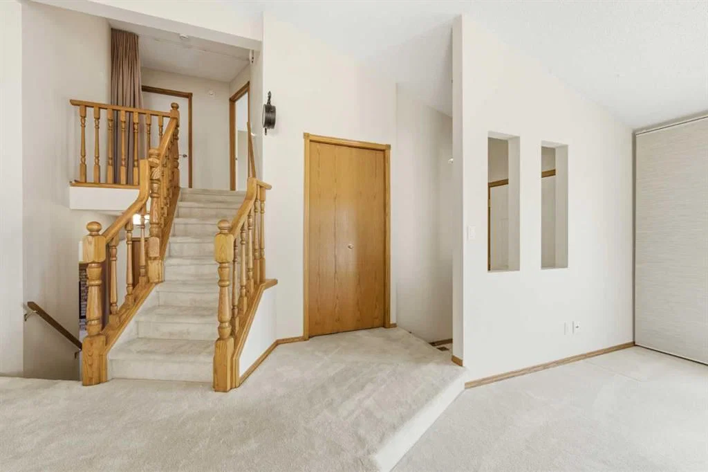 141 Woodbrook Road SW, Calgary — photo 5 of 49