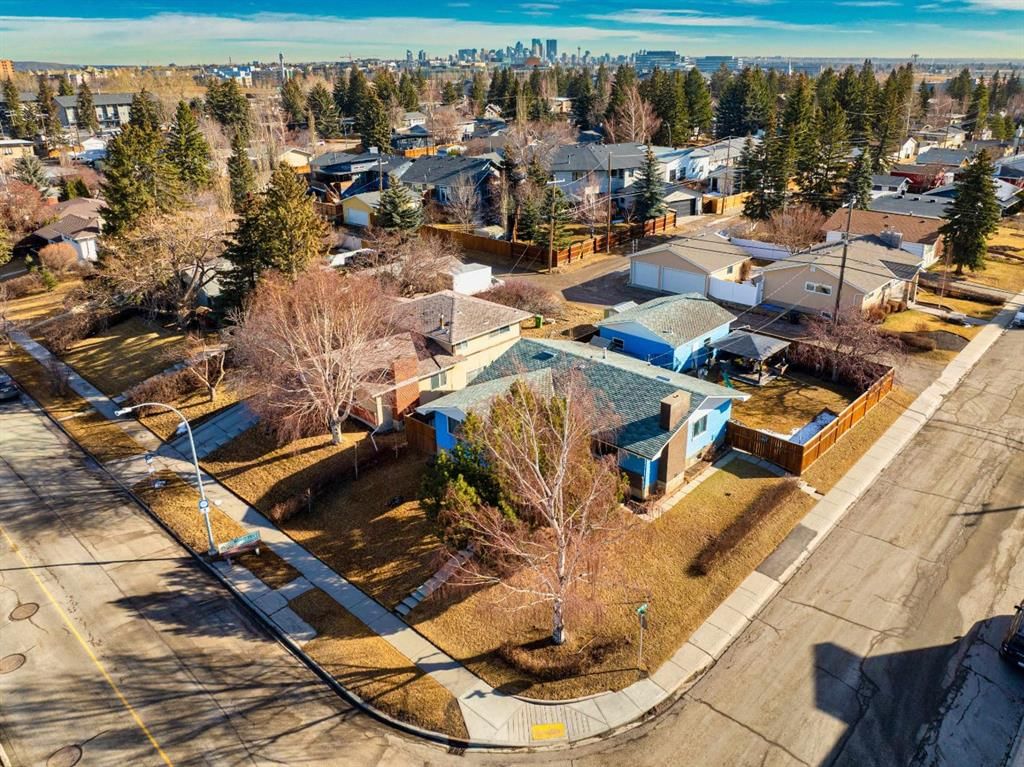 5424 37 Street SW, Calgary — photo 3 of 8