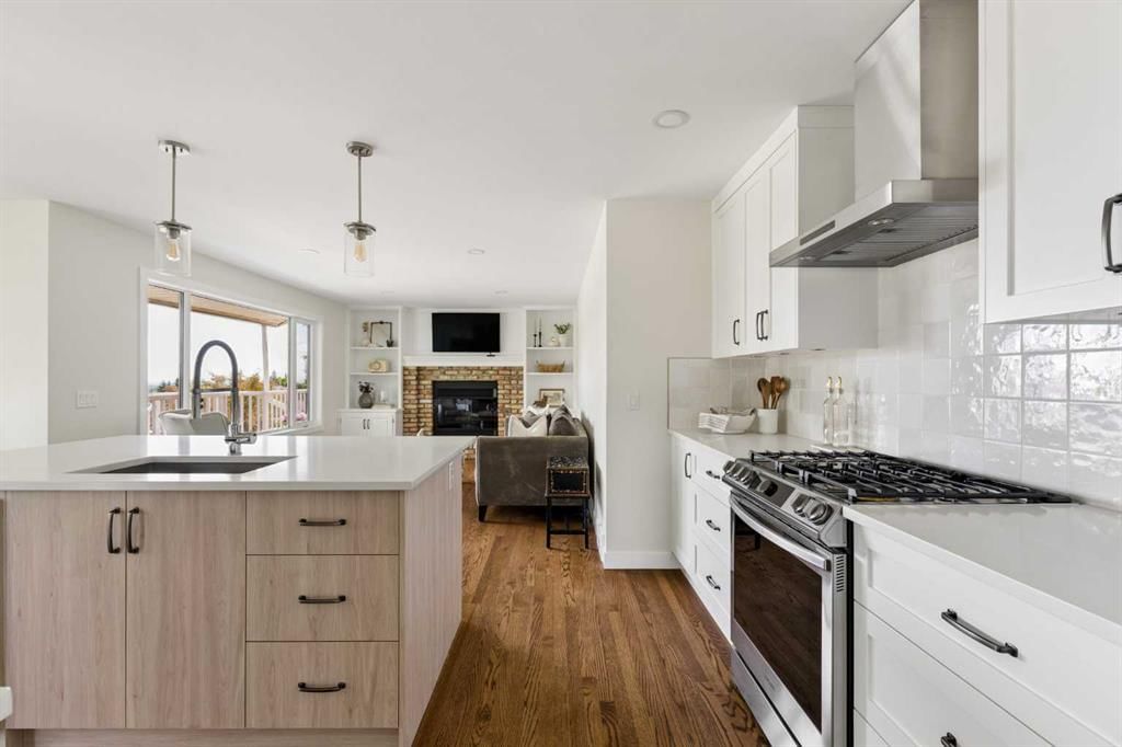 5 Sienna Hills Court SW, Calgary — photo 4 of 43