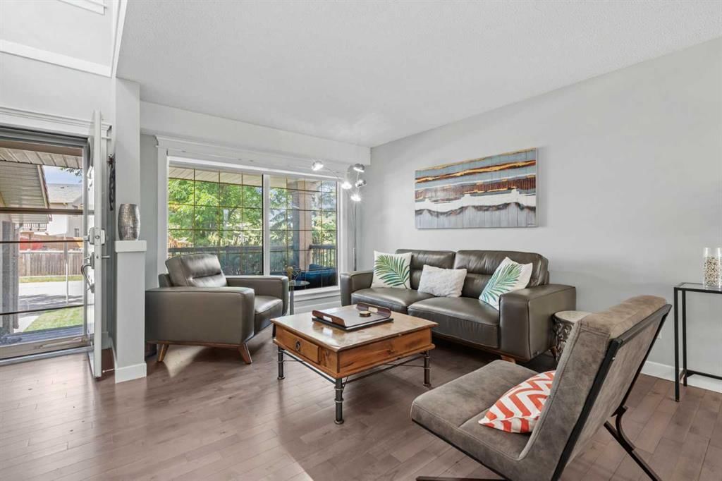 107 Edgebrook Circle NW, Calgary — photo 4 of 50