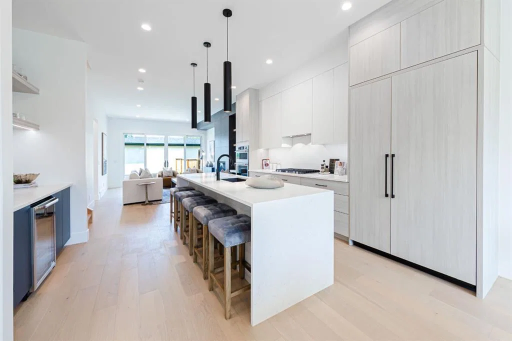 2302 Osborne Crescent SW, Calgary — photo 5 of 34