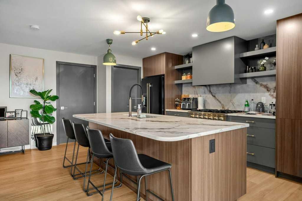 2316 State Road SW, Calgary — photo 2 of 47
