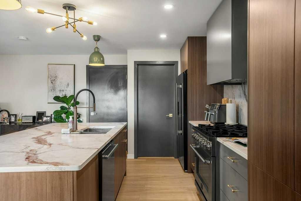 2316 State Road SW, Calgary — photo 3 of 47