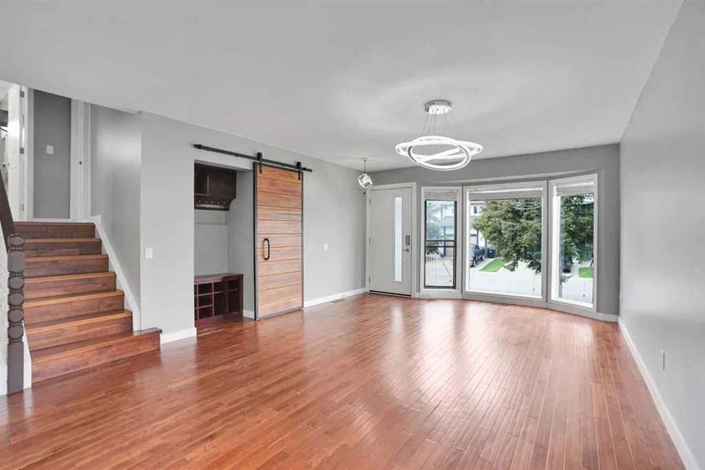 127 Woodstock Road SW, Calgary — photo 4 of 29