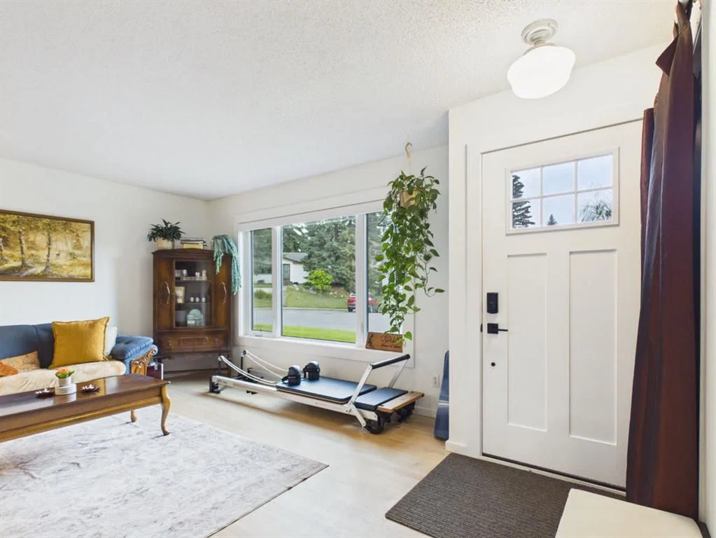 15 Hazelwood Crescent SW, Calgary — photo 5 of 48
