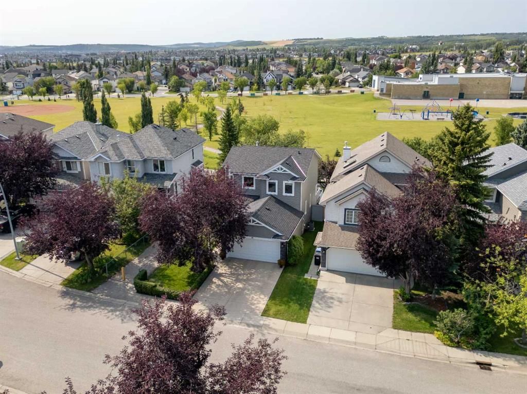 30 Somerset Court SW, Calgary — photo 3 of 49