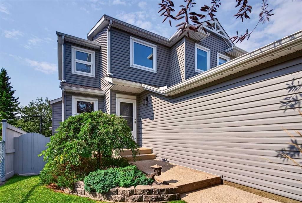30 Somerset Court SW, Calgary — photo 5 of 49