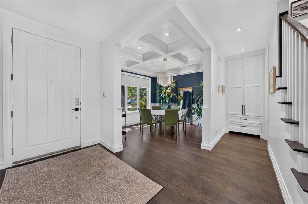 1732 49 Avenue SW, Calgary — photo 4 of 31