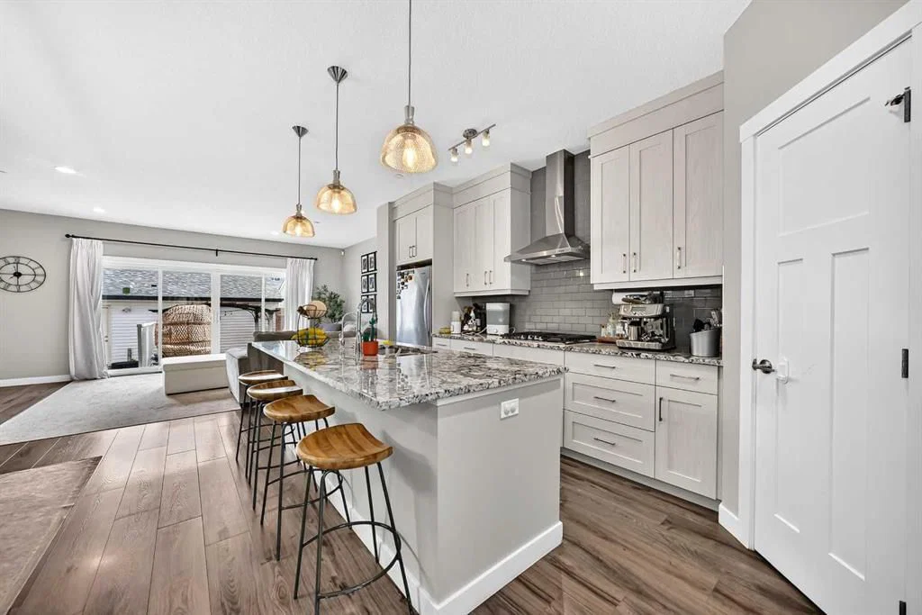 905 Livingston Way NE, Calgary — photo 2 of 43
