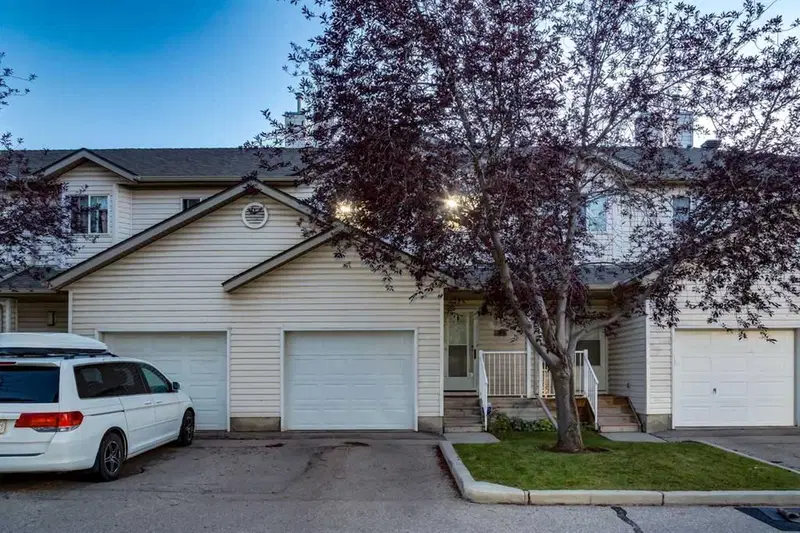 59 MT ABERDEEN Manor SE, Calgary — main listing photo