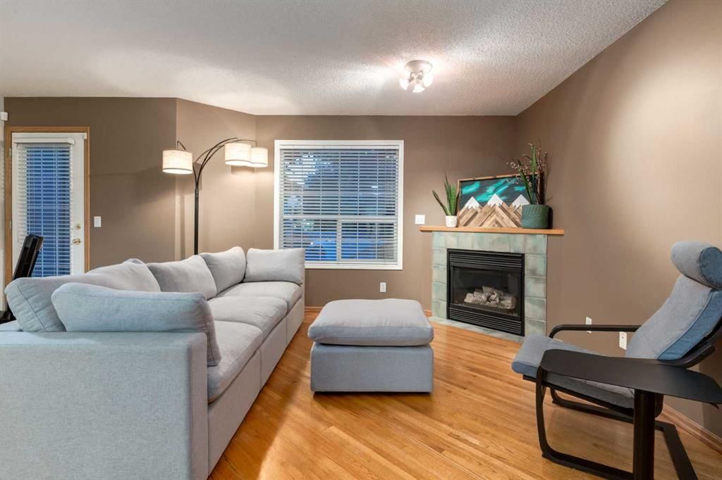 59 MT ABERDEEN Manor SE, Calgary — photo 4 of 32
