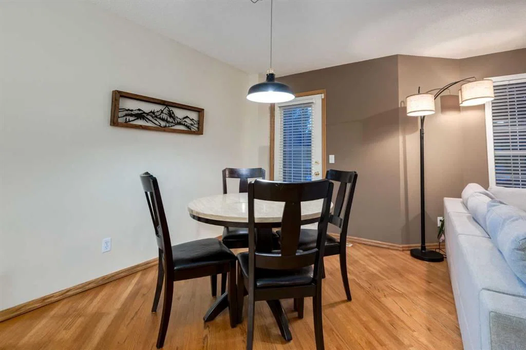 59 MT ABERDEEN Manor SE, Calgary — photo 5 of 32