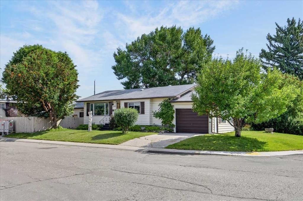 1060 Motherwell Road NE, Calgary — photo 2 of 44