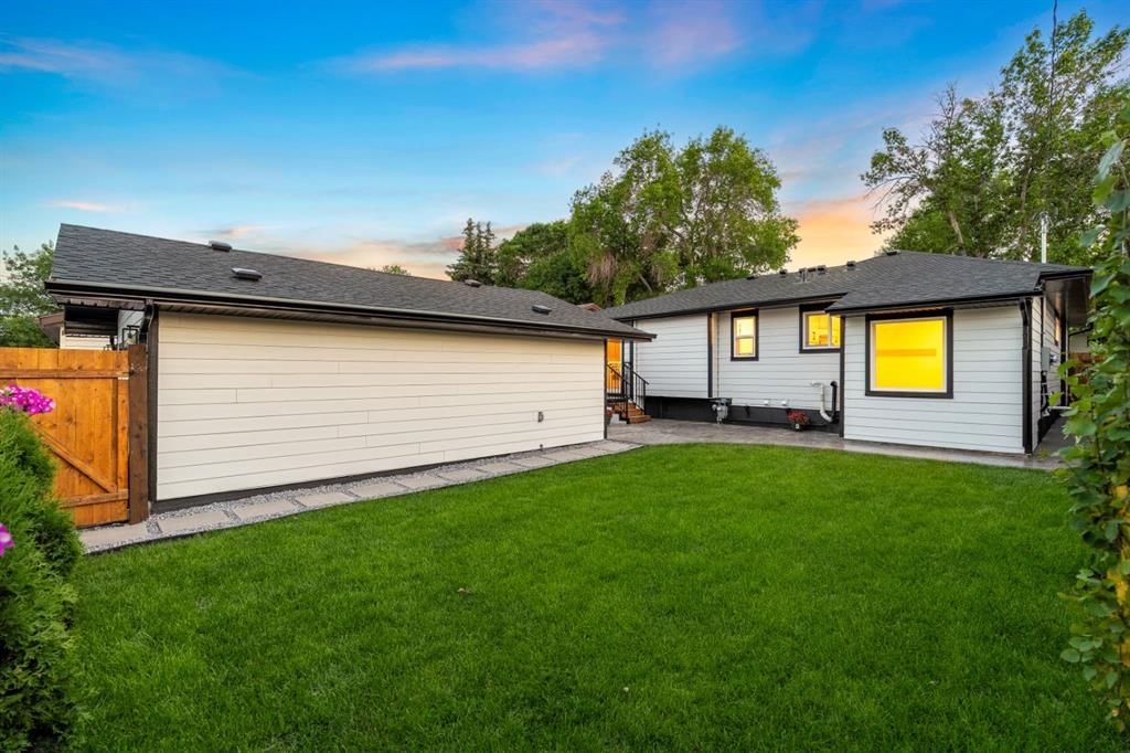 44 Fraser Road SE, Calgary — photo 5 of 50