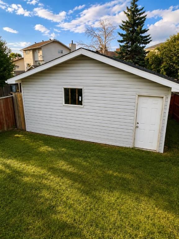 56 Whitehaven Road NE, Calgary — photo 2 of 4