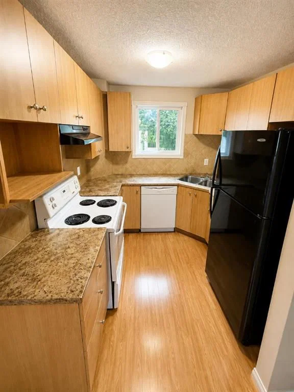 56 Whitehaven Road NE, Calgary — photo 4 of 4