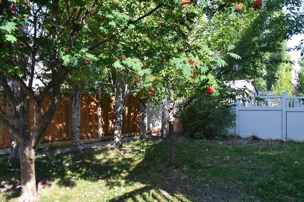 249 EVANSMEADE Circle NW, Calgary — photo 3 of 27