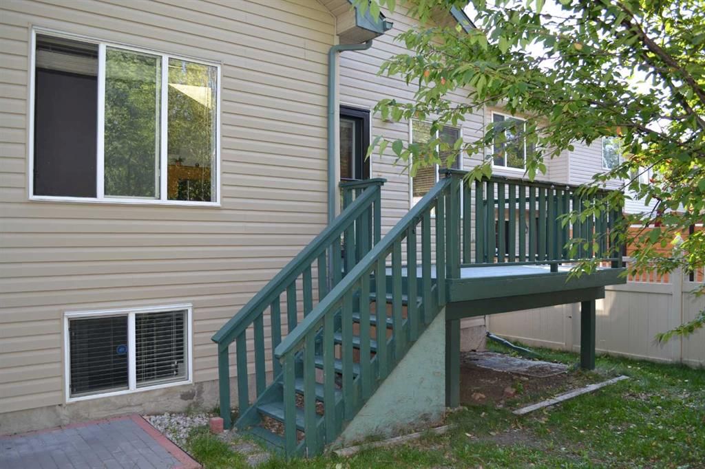 249 EVANSMEADE Circle NW, Calgary — photo 4 of 27
