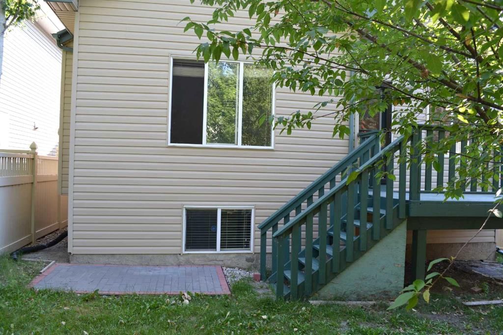 249 EVANSMEADE Circle NW, Calgary — photo 5 of 27