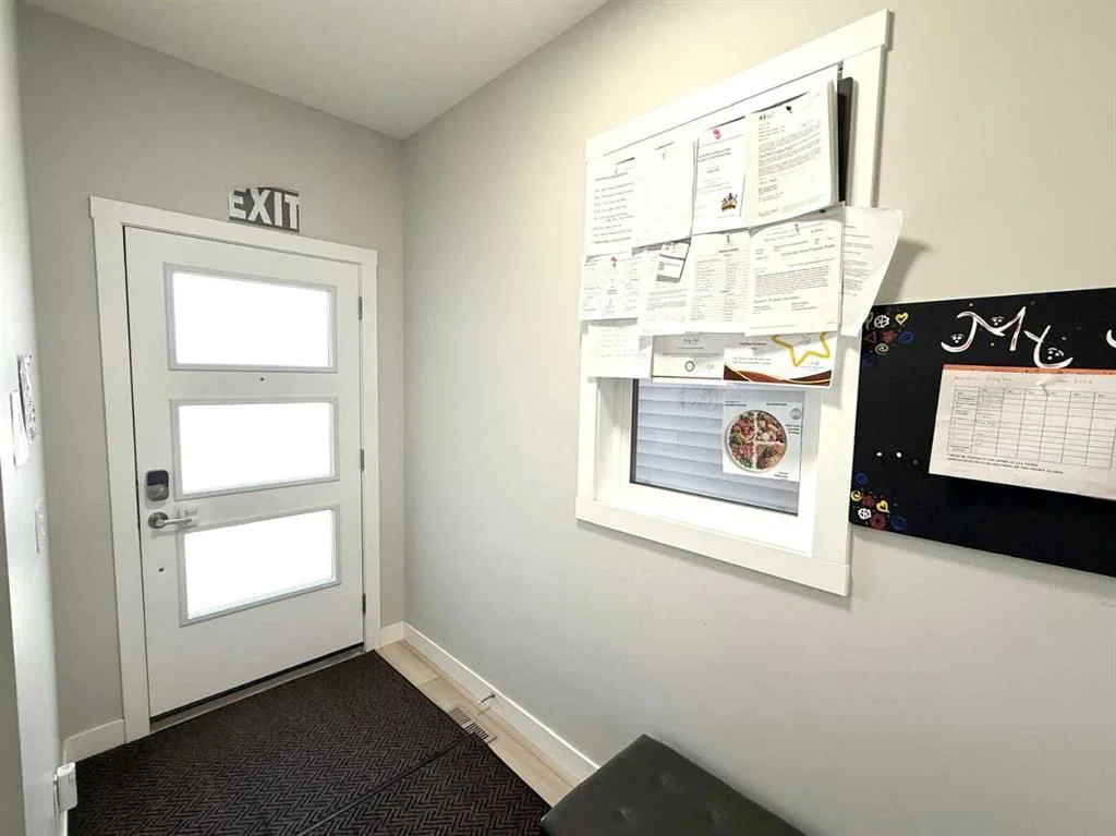 113 Corner Glen Way NE, Calgary — photo 3 of 49