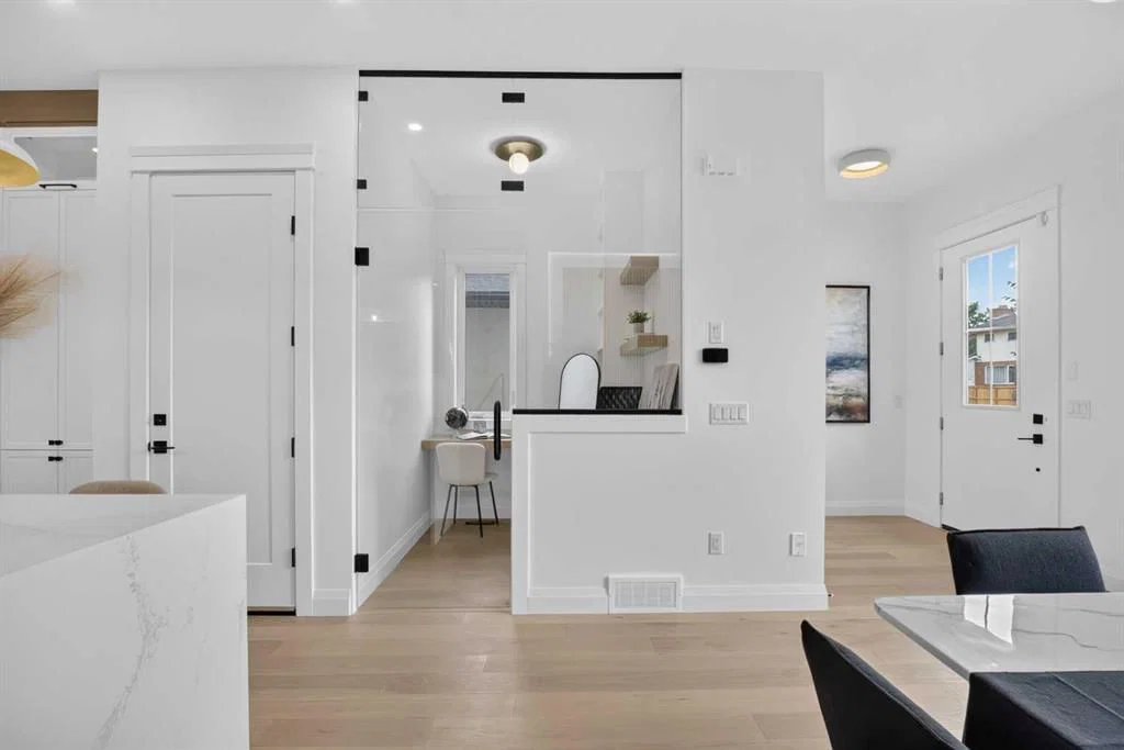 525 32 Street NW, Calgary — photo 4 of 48