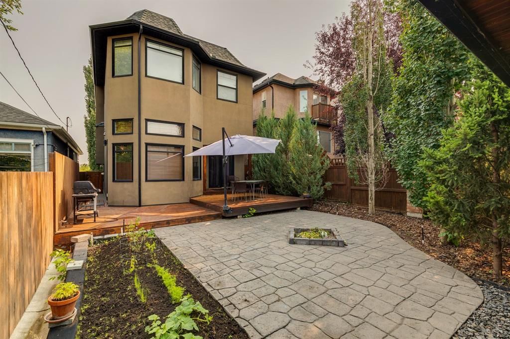 2217 8 Avenue SE, Calgary — photo 3 of 47