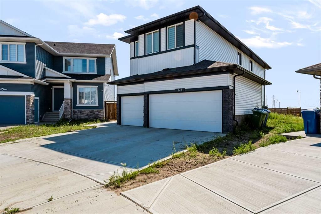 123 Dawson Dock Cove, Chestermere — photo 2 of 49