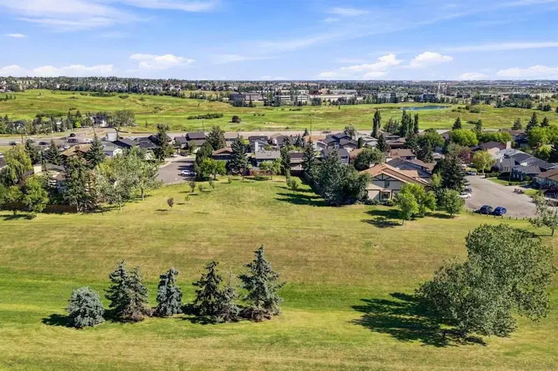 167 Bernard Way NW, Calgary — photo 3 of 50