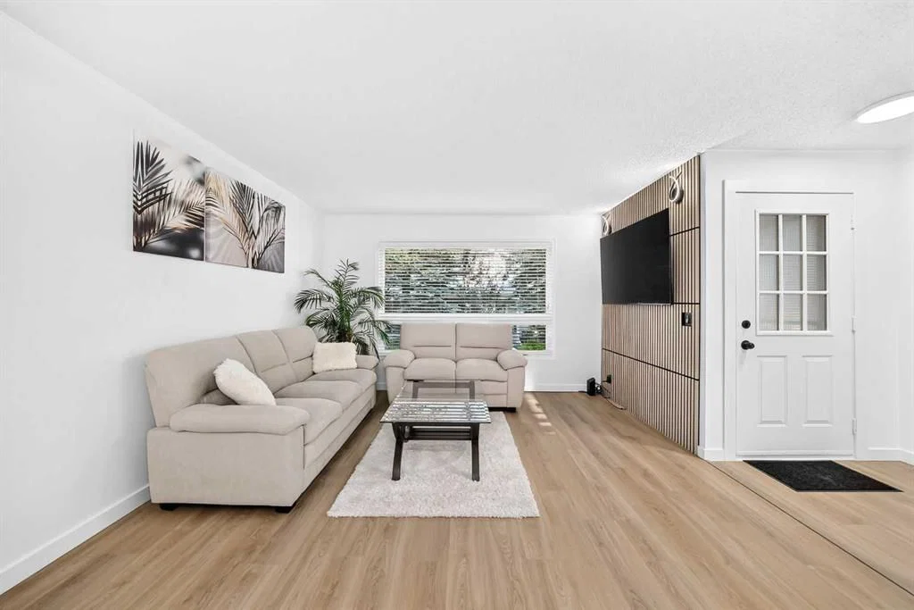 135 Woodsman Lane SW, Calgary — main listing photo