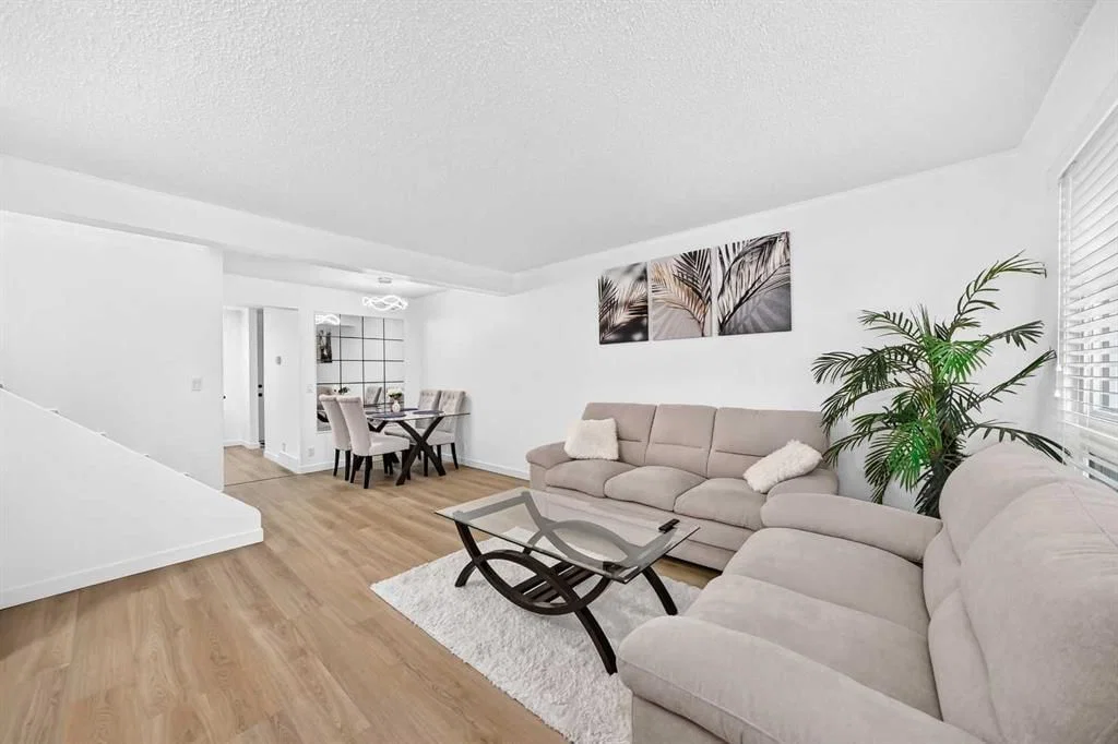 135 Woodsman Lane SW, Calgary — photo 3 of 25