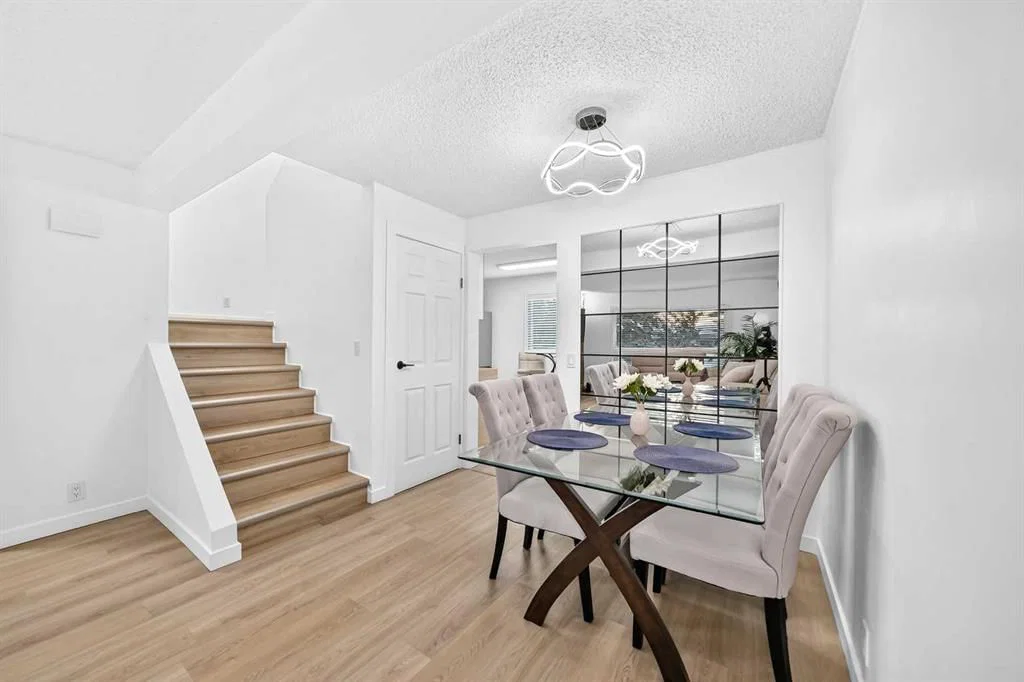 135 Woodsman Lane SW, Calgary — photo 4 of 25