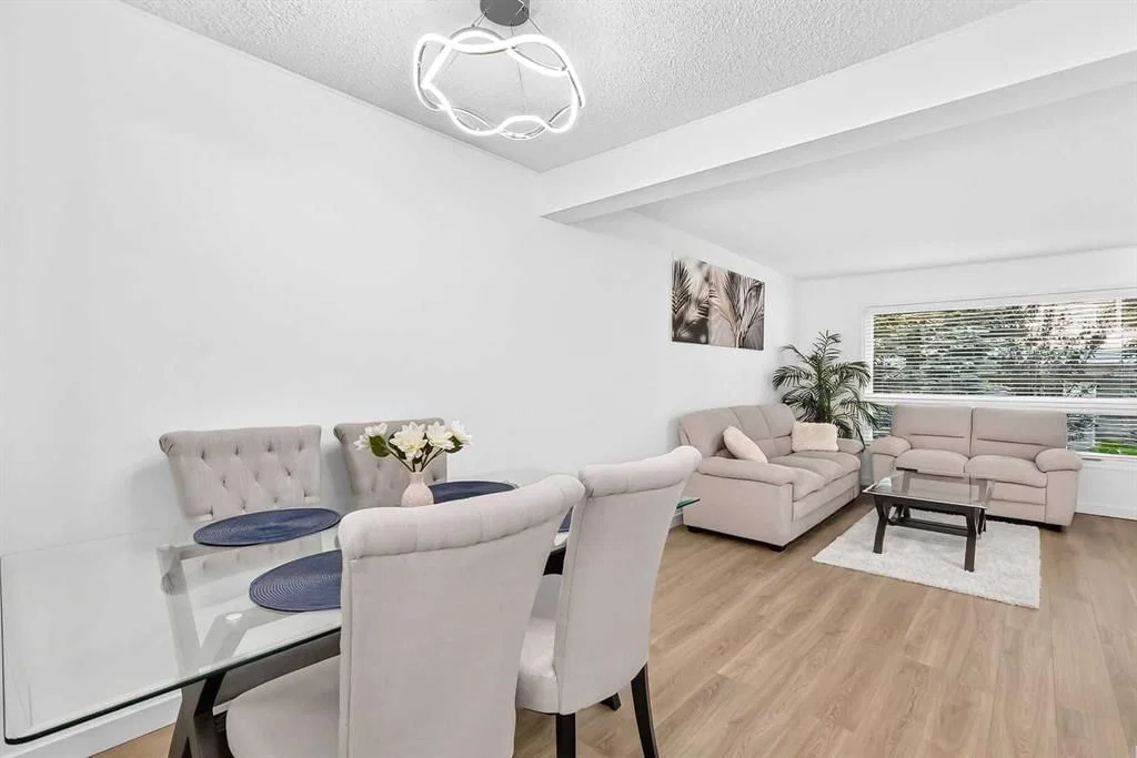 135 Woodsman Lane SW, Calgary — photo 5 of 25