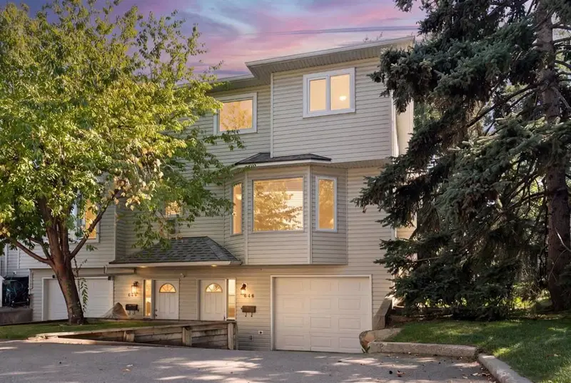 646 Killarney Glen Court SW, Calgary — main listing photo