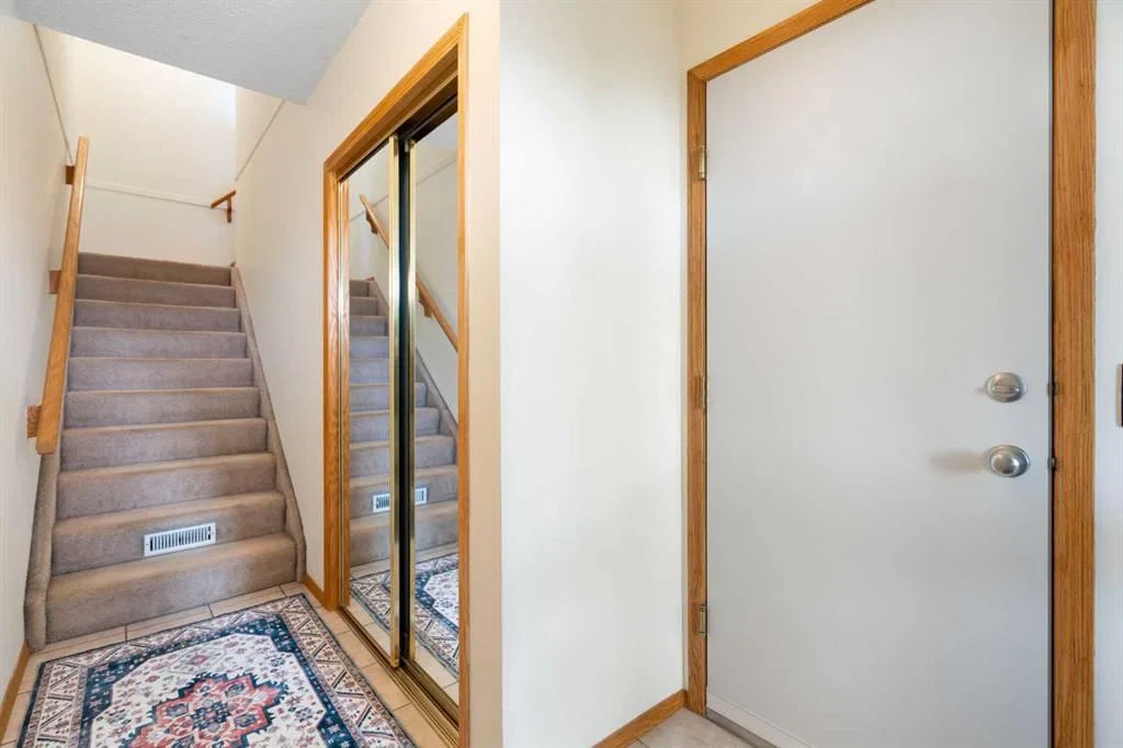 646 Killarney Glen Court SW, Calgary — photo 5 of 41
