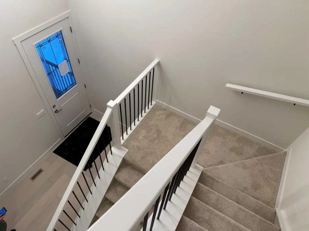 111 sundown Crescent, Cochrane — photo 4 of 47