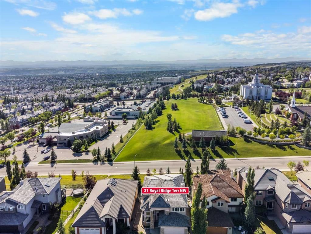 31 Royal Ridge Terrace NW, Calgary — photo 2 of 50