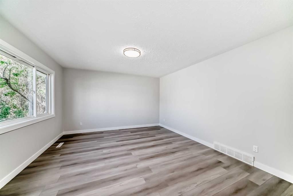 1508 45 Street SE, Calgary — photo 5 of 47