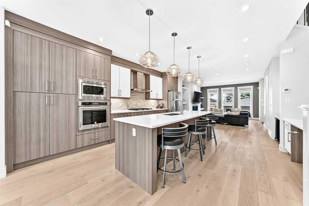 218 26 Avenue NW, Calgary — main listing photo