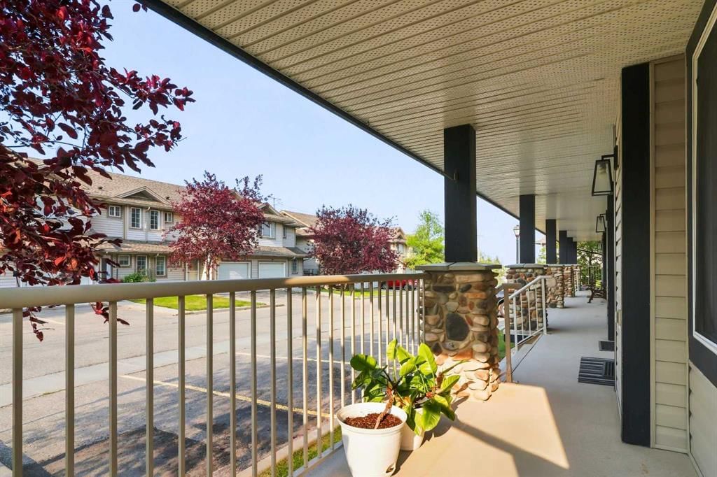 156 Citadel Point NW, Calgary — photo 3 of 45