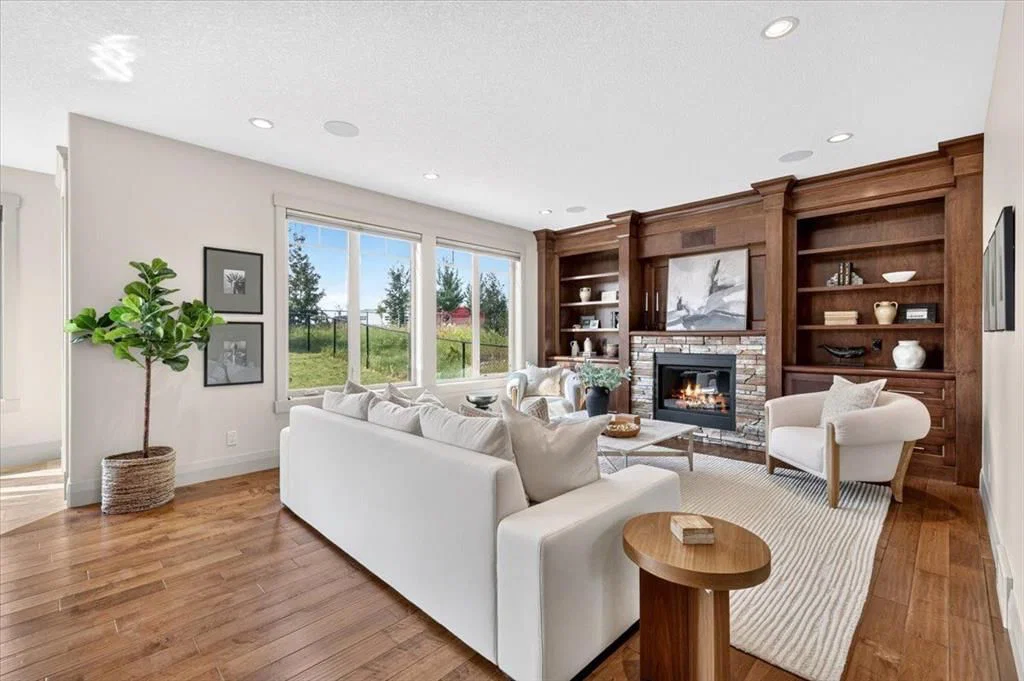 115 Coulee Way SW, Calgary — photo 3 of 49