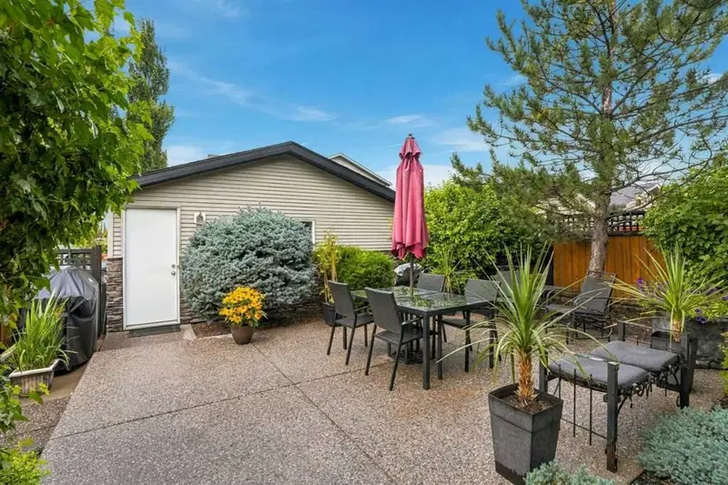 5 Cranberry Way SE, Calgary — photo 2 of 43
