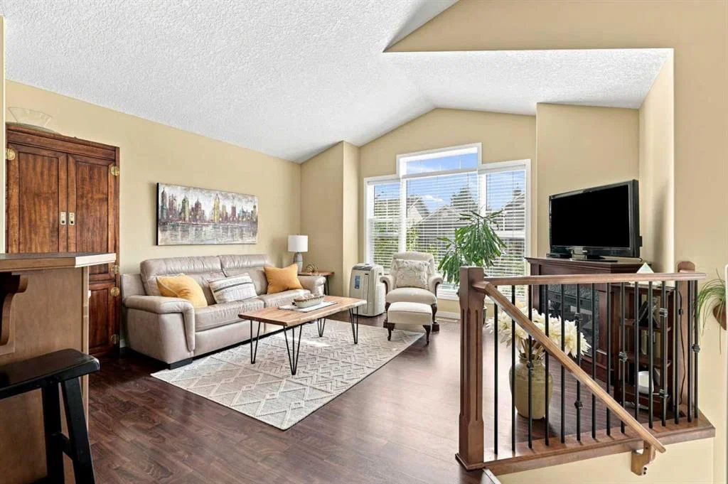 5 Cranberry Way SE, Calgary — photo 5 of 43