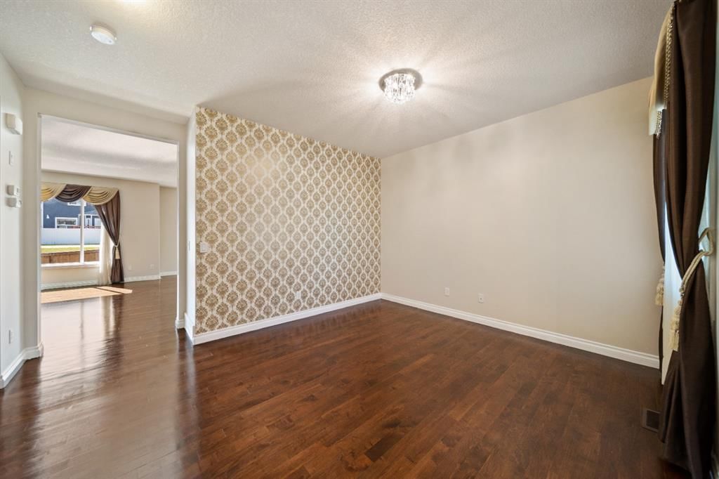405 Saddlelake Drive NE, Calgary — photo 4 of 40
