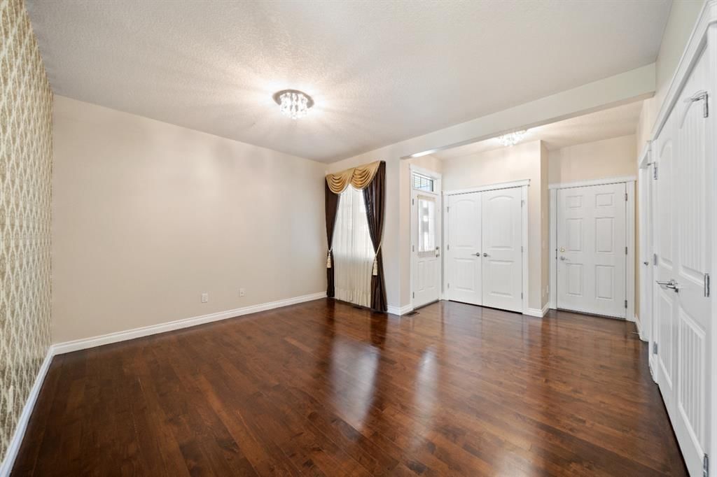 405 Saddlelake Drive NE, Calgary — photo 5 of 40