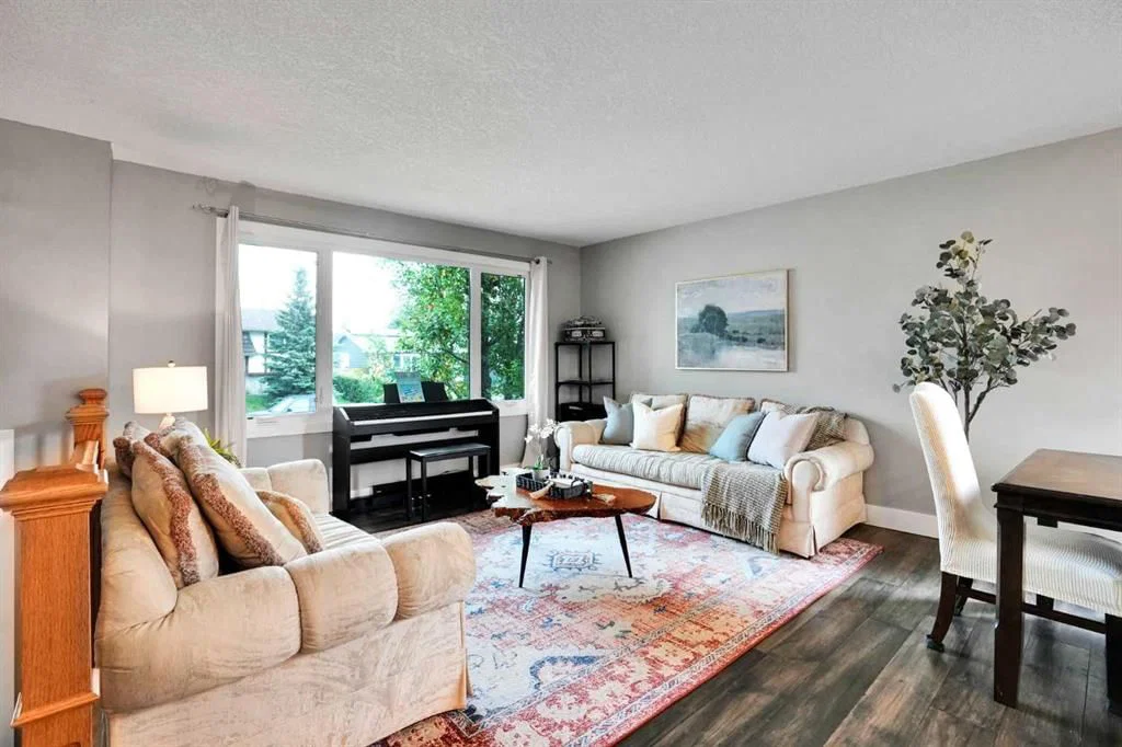 35 Queen Isabella Close SE, Calgary — photo 4 of 42