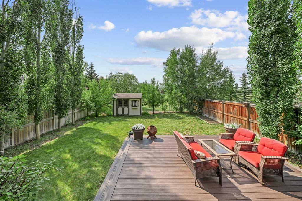 4728 Elgin Avenue SE, Calgary — photo 2 of 40