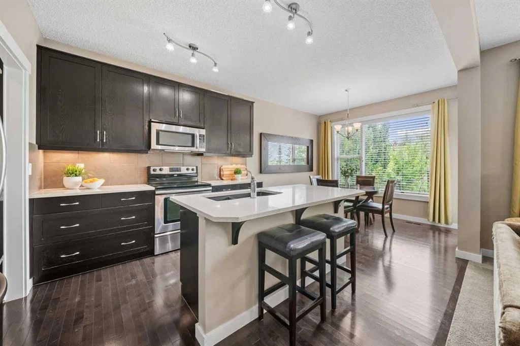 4728 Elgin Avenue SE, Calgary — photo 4 of 40